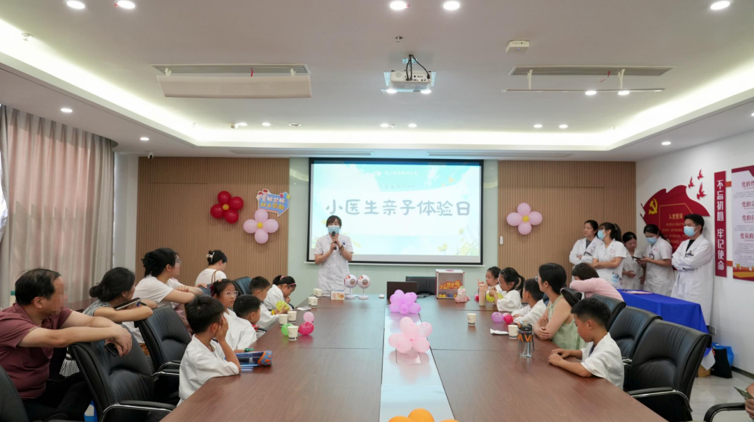 “小小眼科医生” 职业体验活动温情落幕：一场双向成长的护眼之旅​